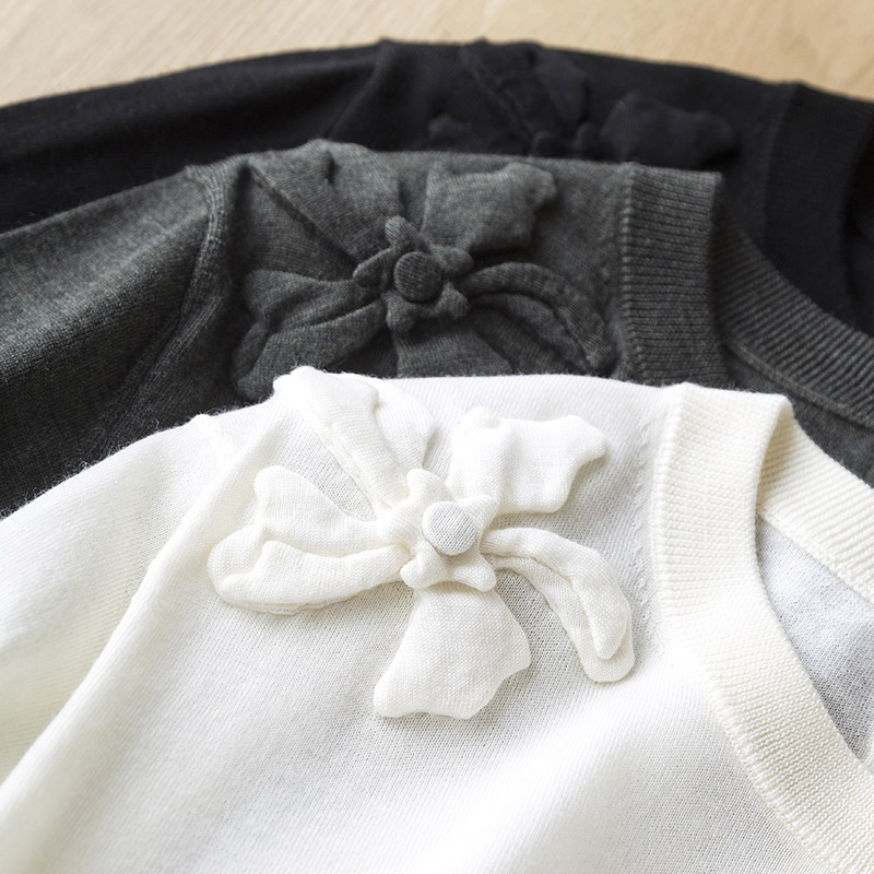 简而奢！手工花朵刺绣 超细美利奴羊毛 扬子纱圆领套头针织衫毛衣