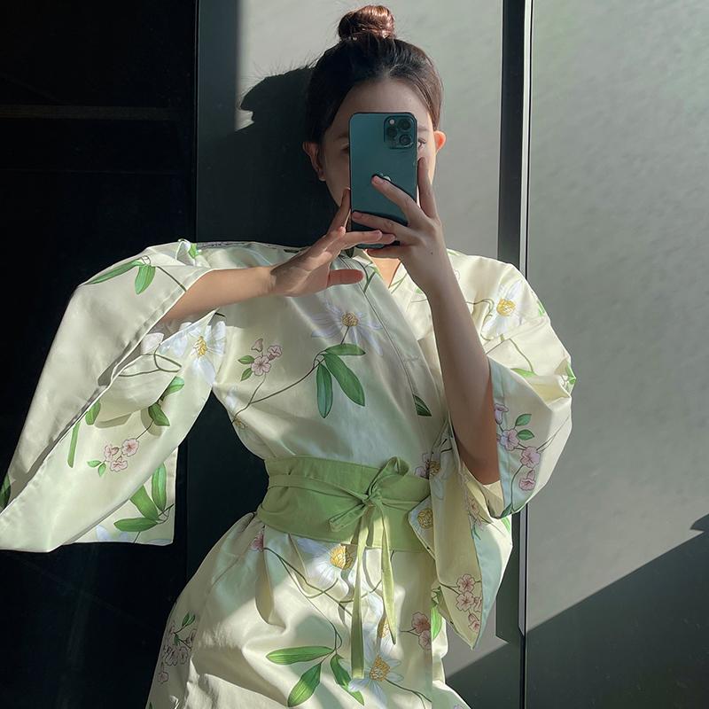 和风日式小和服汗蒸服女图片