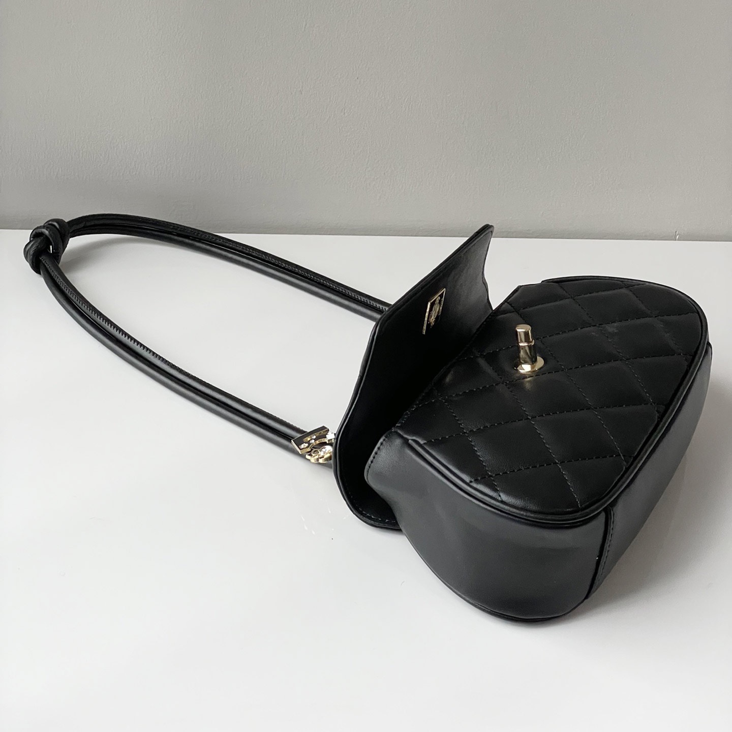 YQ 2025新款黑色小香风菱格腋下小包百搭款单肩包精致手提包女