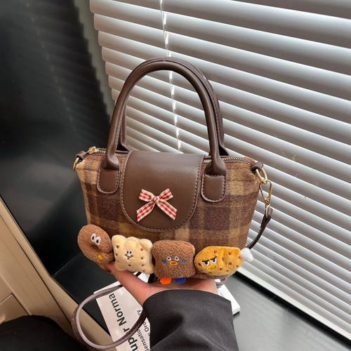 可爱新款高颜值学院风精致背包百搭单肩包时尚外出通勤手提斜挎包