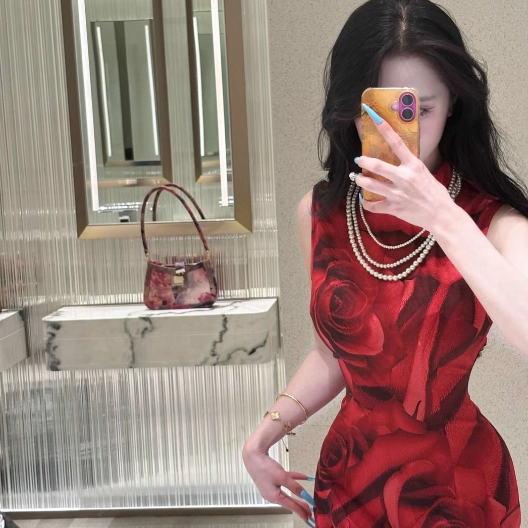 改良显瘦新中式喜庆旗袍火玫瑰