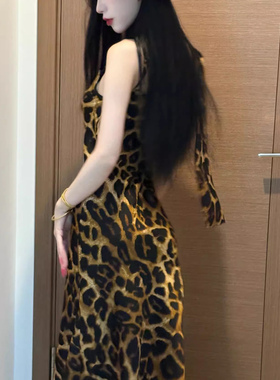 夏季连衣裙斜裁风情鱼尾吊带裙豹纹斜裁荡领裙高级感裙子性感纯欲