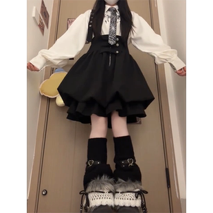 法式温柔甜酷穿搭黑色背带花苞短裙搭白色印花衬衫+领带两件套装