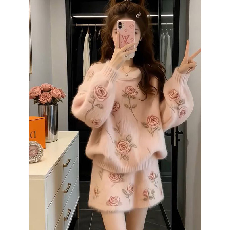 2026新年温柔感粉色玫瑰毛绒软糯套头针织毛衣+包臀短裙两件套装