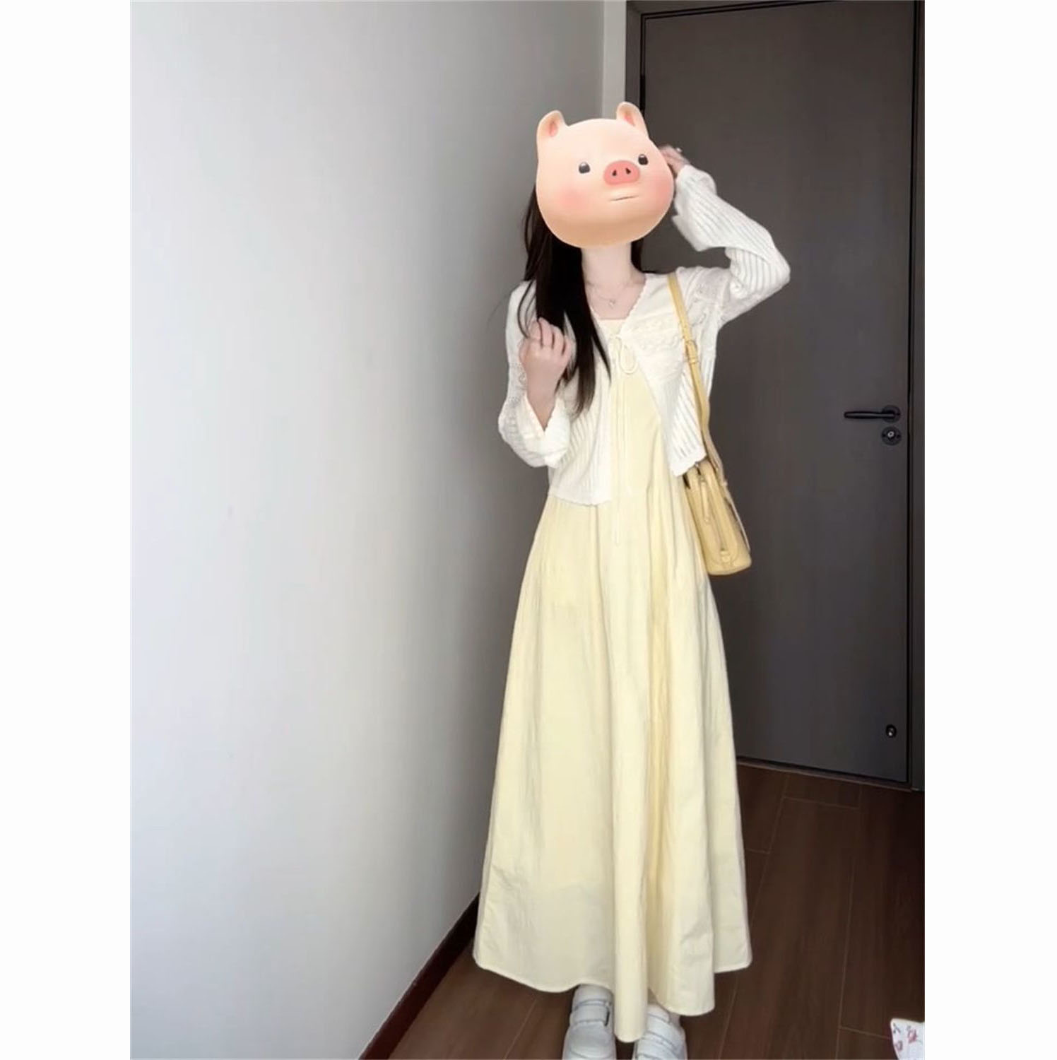 黄色背带连衣裙+长袖防晒开衫