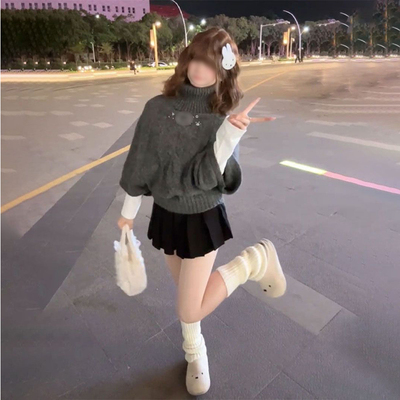 灰色斗篷高领毛衣+打底衫