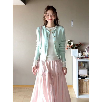 针织开衫+打底衫+粉色长裙