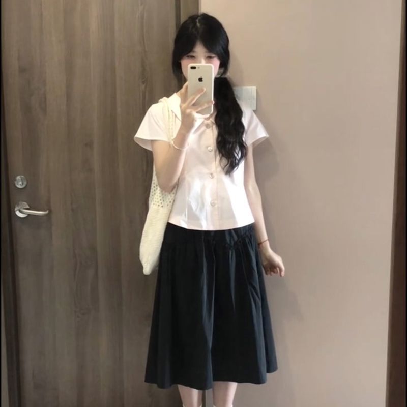 黑色半身裙+粉色短袖衬衫