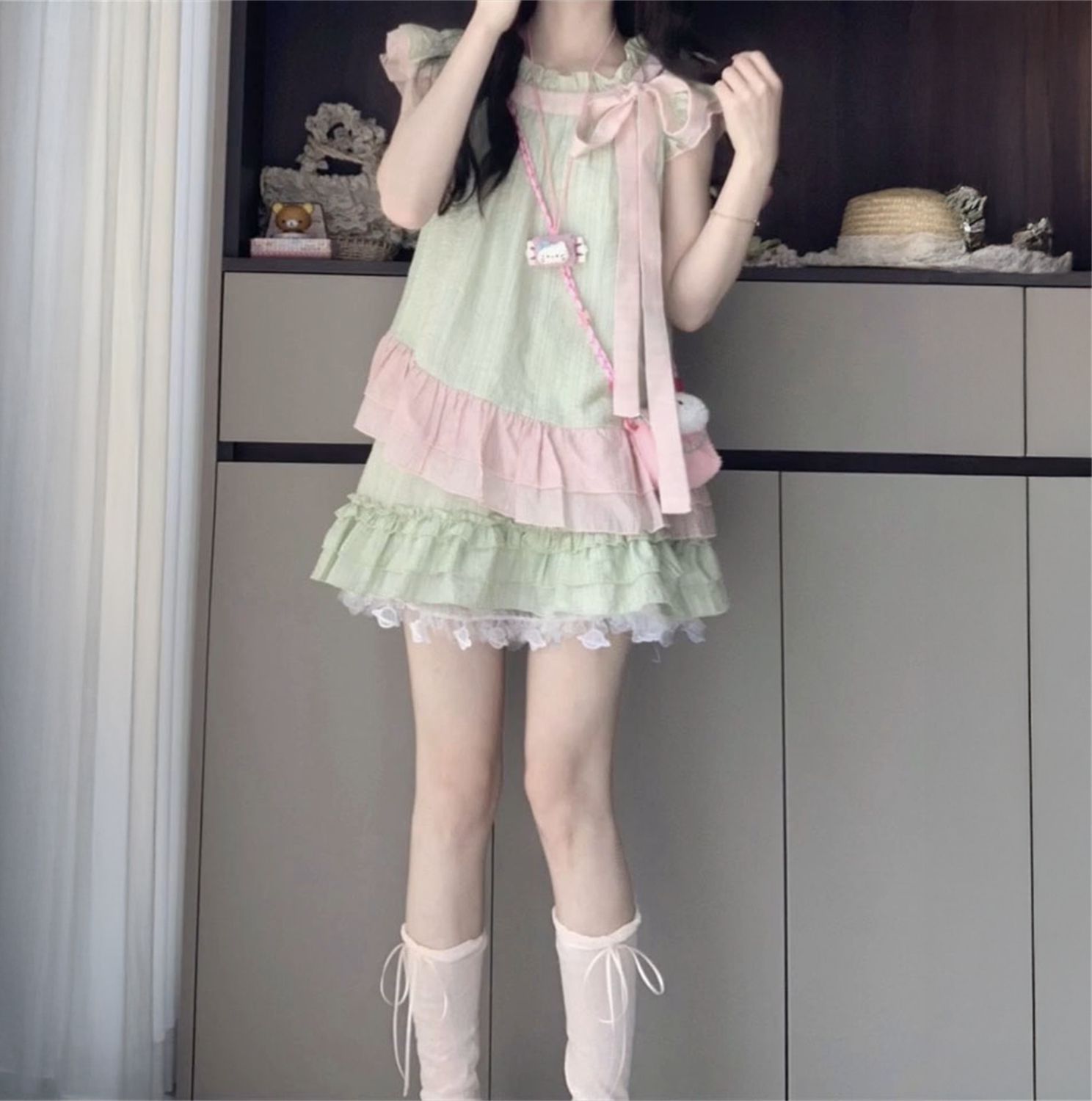 绿色蝴蝶结上衣+绿色拼接半身裙