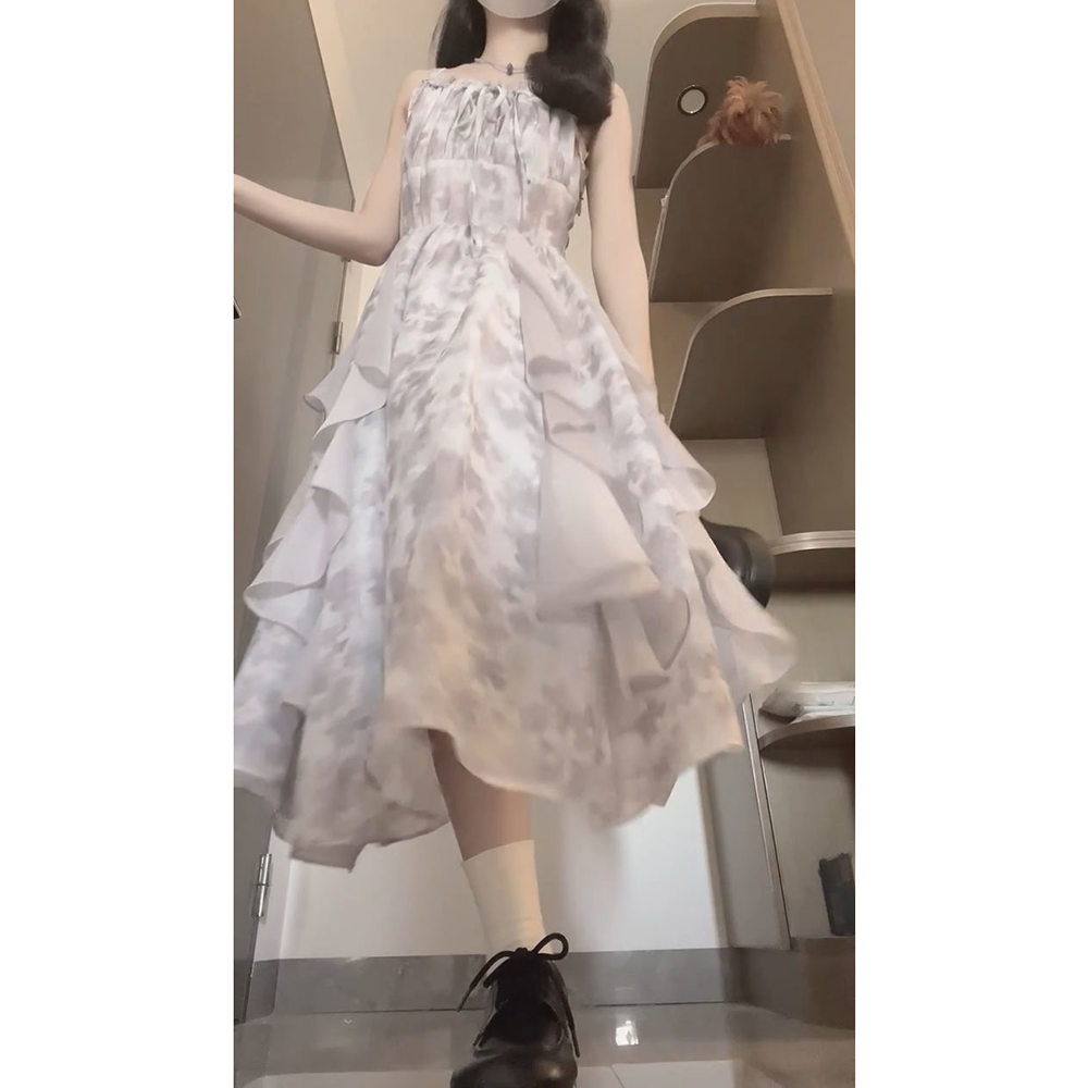 碎花吊带连衣裙+镂空防晒外套