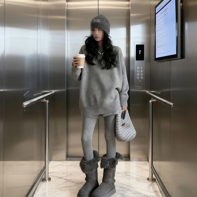 灰色圆领针织毛衣+高腰短裤