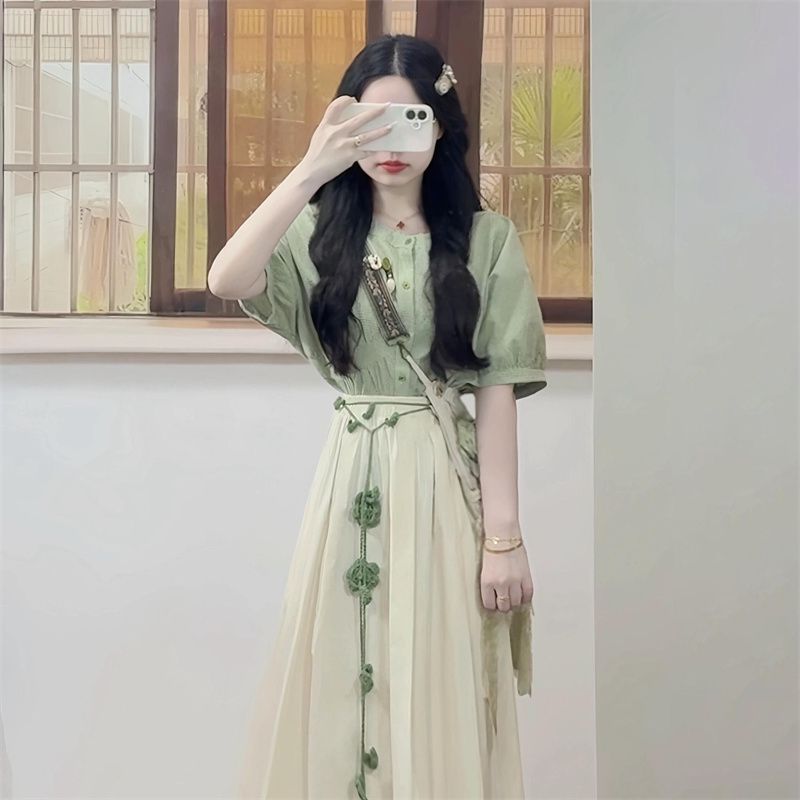绿色格纹衬衫+高腰半身裙