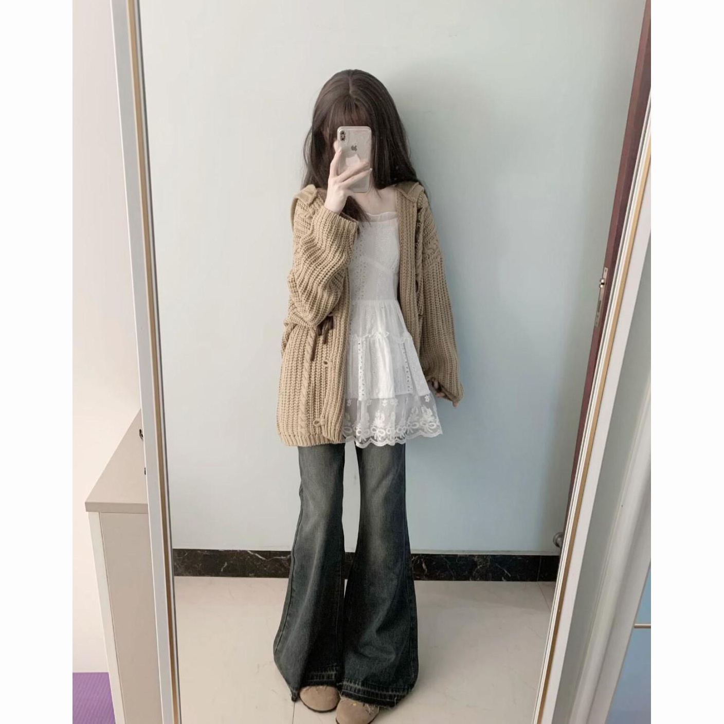 连帽针织毛衣开衫+蕾丝吊带上衣