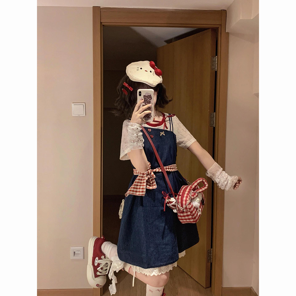 牛仔吊带连衣裙+蕾丝短袖上衣
