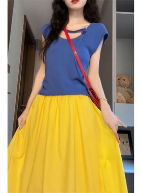 法系温柔公主风设计感蓝色显瘦上衣+高腰黄色半身裙子两件套穿搭