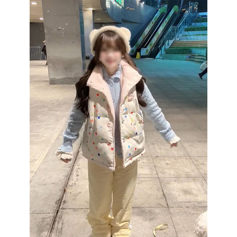 蓝色毛衣开衫+波点棉服