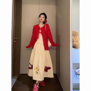 法式温柔甜妹感红色绑带开衫外套+打底上衣+杏色半身长裙两件套装