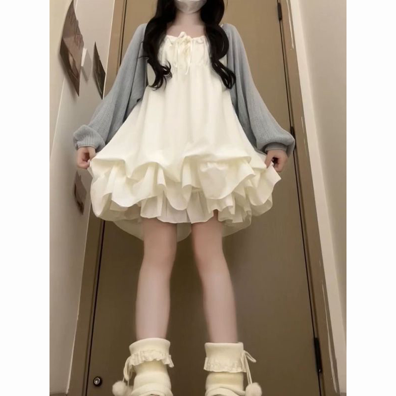 蓝色防晒披肩+吊带连衣裙