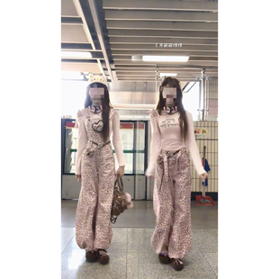 打底两件套装 早春温柔多巴胺辣妹感粉色豹纹背带长裤 搭配露肩长袖