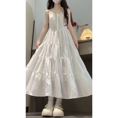 白色吊带连衣裙+防晒针织开衫