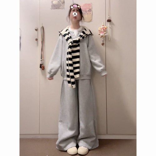 假两件卫衣+条纹披肩+阔腿长裤