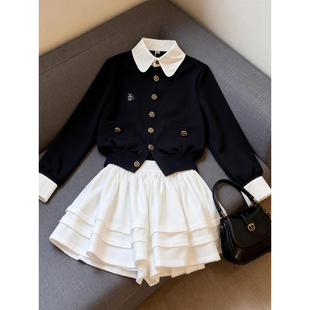 法式温柔学院风假两件黑色上衣开衫搭配白色高腰半身短裙两件套装