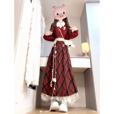 红色假两件毛衣+格纹半身裙