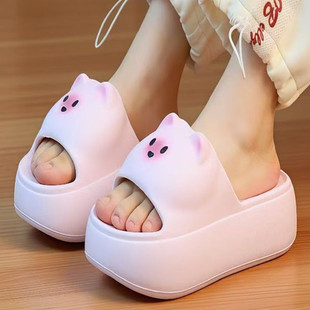 拖鞋女夏卡通可爱猫居家浴室高跟一字拖防滑坡跟室内外穿厚底凉拖