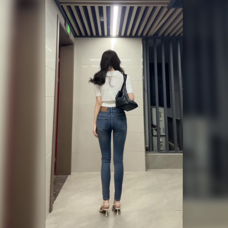 时尚低腰牛仔裤铅笔裤修身版型常规款式适合日常穿搭的牛仔长裤