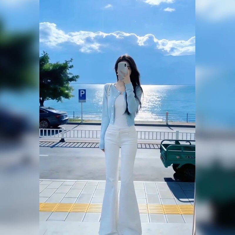 白色高腰微喇牛仔裤女修身显瘦百搭气质喇叭裤
