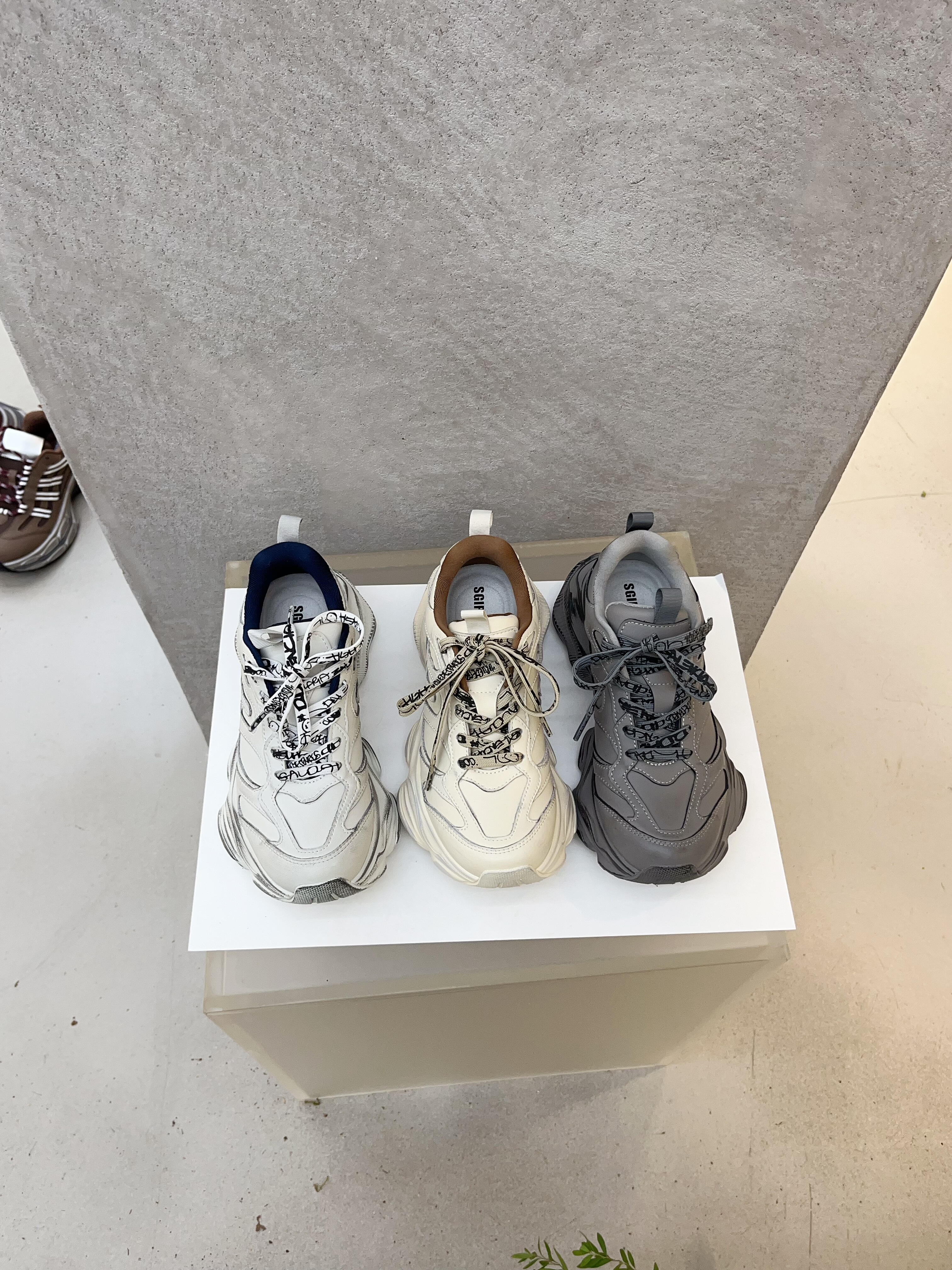 SGIRL TWTW厚底擦色老时尚休闲鞋