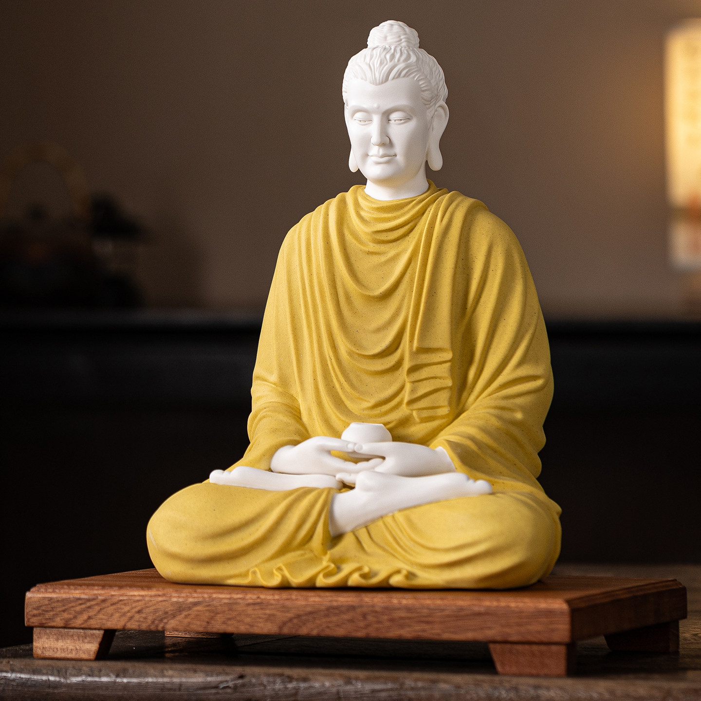 陶瓷释迦摩尼佛像摆件居家佛堂供奉大日如来坐像禅意工艺品装饰