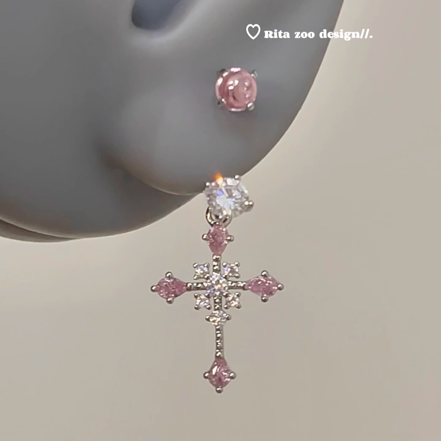 【Rita Zoo】粉水蜜桃儿～小众设计十字架马蹄环叠戴耳环耳圈耳饰