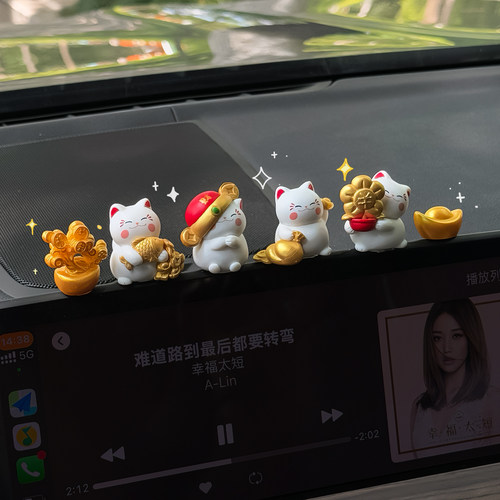 车内饰品摆件2025创意网红可爱招财猫猫汽车中控台屏幕车载装饰品