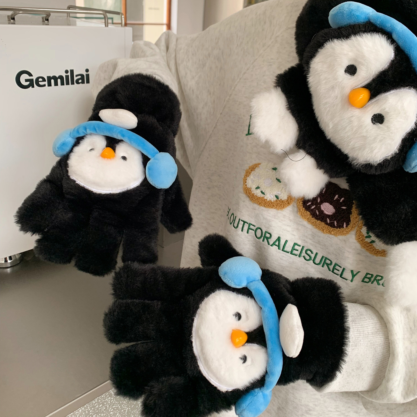 小企鹅可爱毛绒五指挂脖手套女冬加厚防风防寒骑车保暖可触屏手套