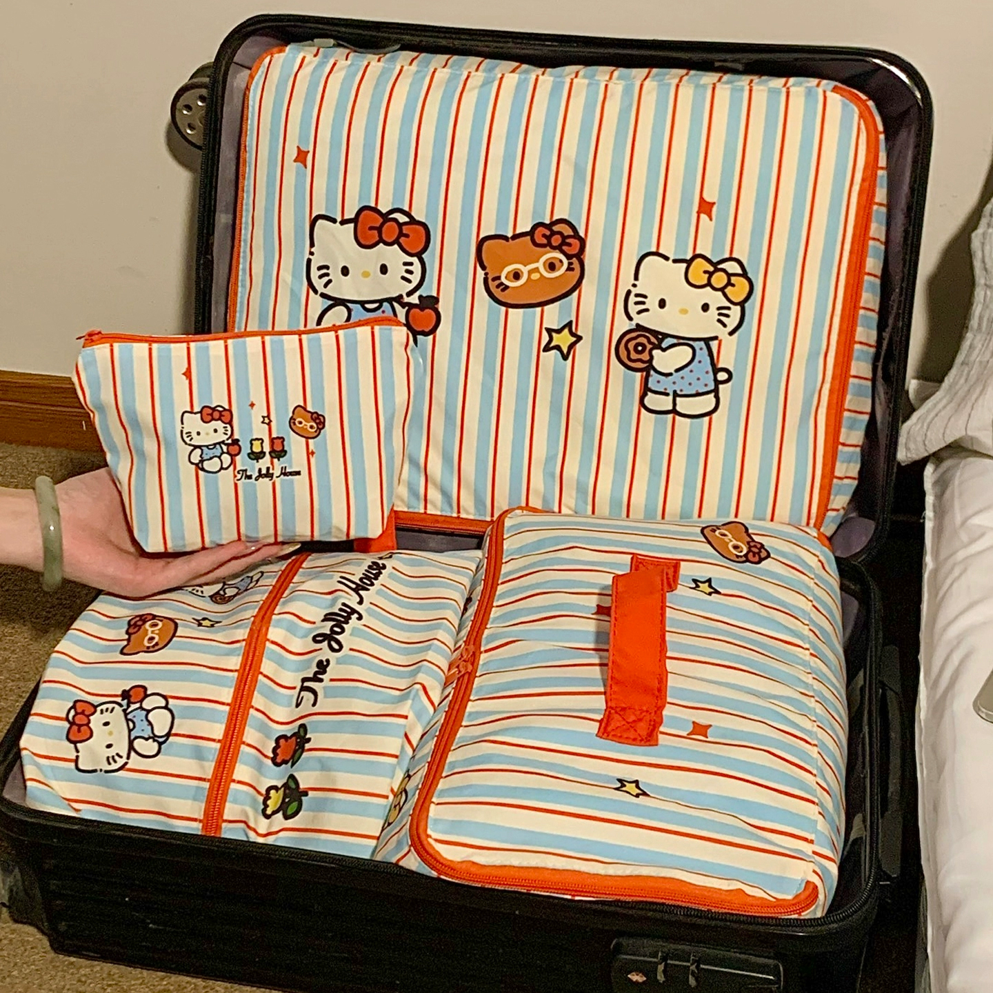 可爱卡通户外收纳包大容量轻便露营旅游衣物收纳袋防水密封袋子