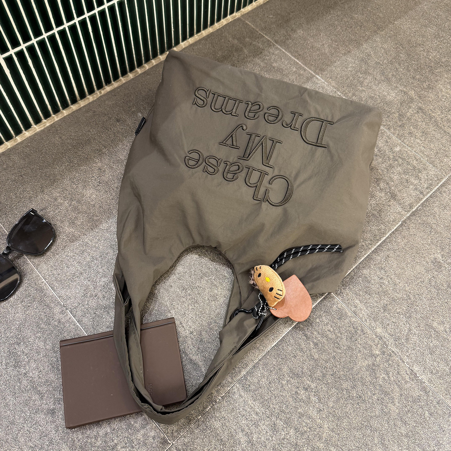 刺绣单肩帆布包2025新款韩系慵懒风时尚百搭腋下包包女学生托特包,箱包皮具/热销女包/男包,时尚帆布包,淘宝优惠券,粉丝福利购,淘宝优惠卷