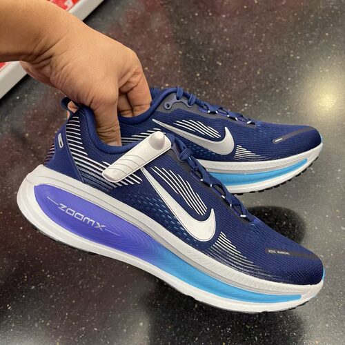 耐克 Nike Vomero18 男子减震气垫运动训练公路跑步鞋 HM6803-401