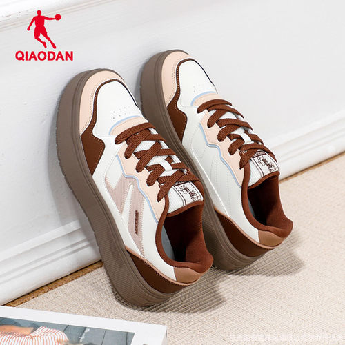 乔丹板鞋女秋冬季2025官方皮面防水学生百搭潮流厚底休闲运动鞋子