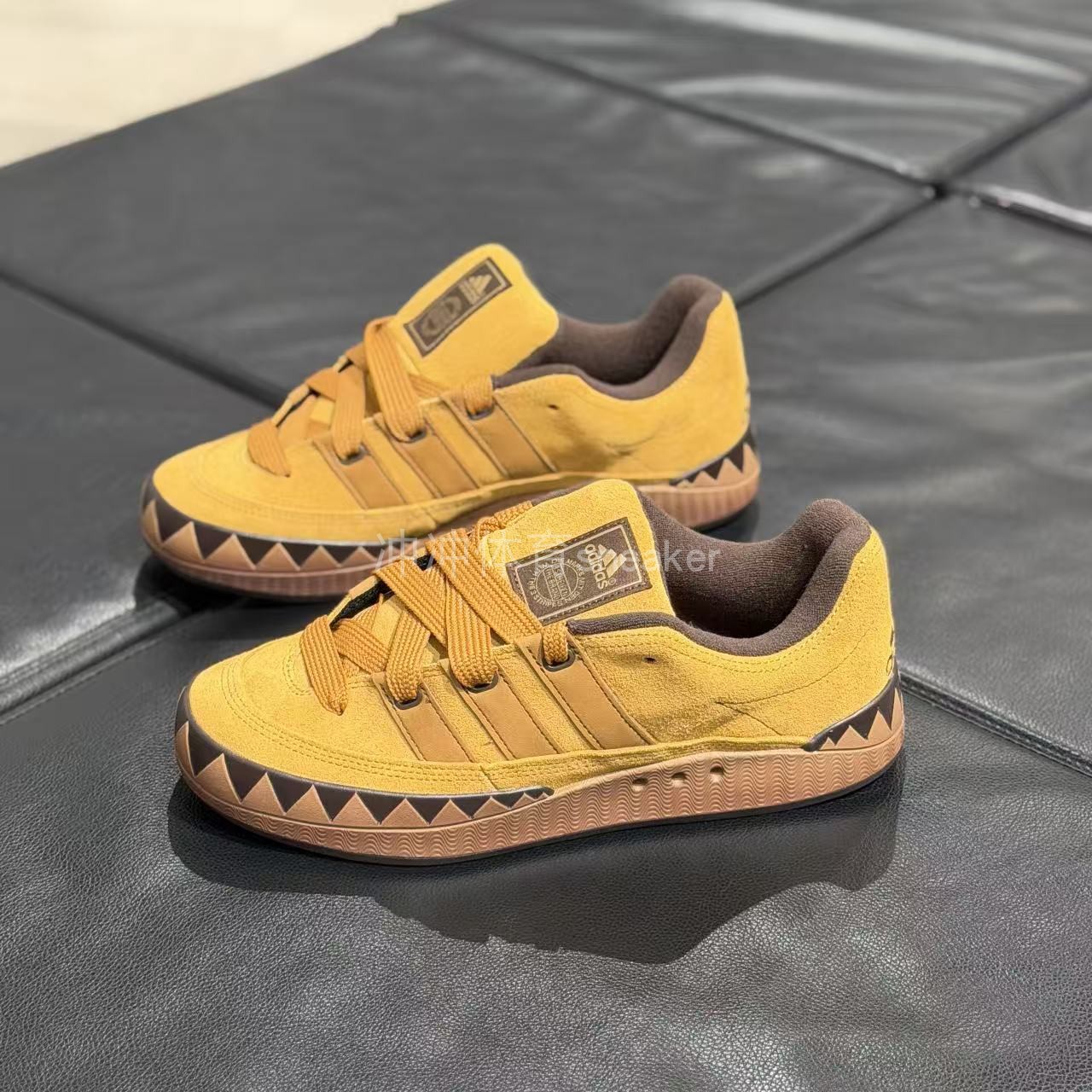 ADIDAS阿迪达斯正品 ADIMATIC 运动休闲低帮鲨鱼面包板鞋 JR8035