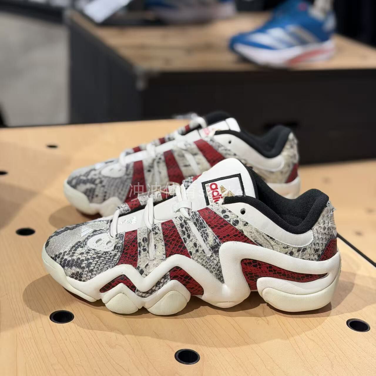 ADIDAS阿迪达斯正品 CRAZY 8 时尚百搭低帮实战篮球鞋 JR0187