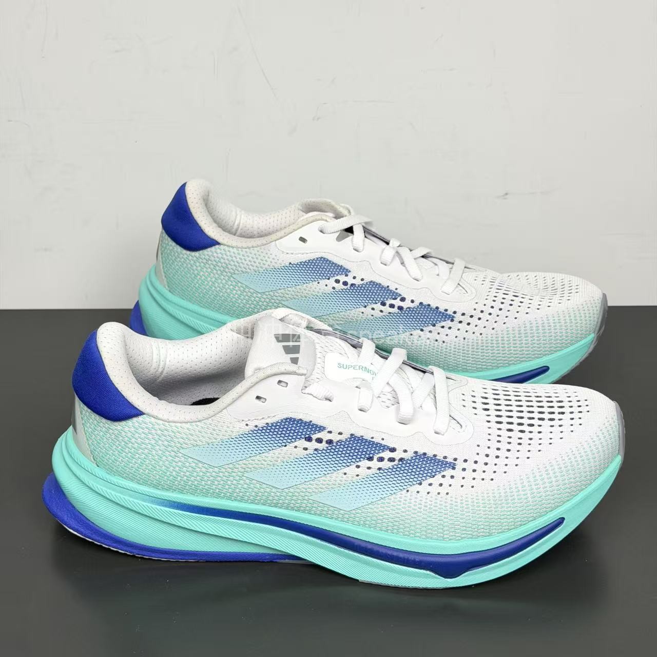 ADIDAS阿迪达斯正品SUPERNOVA RISE运动休闲低帮跑步鞋 ID3599