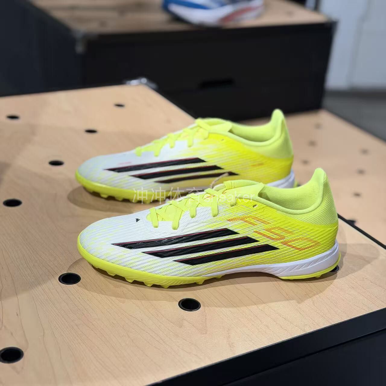 ADIDAS阿迪达斯正品 F50 中端 TF胶质碎钉运动足球鞋 JR8978