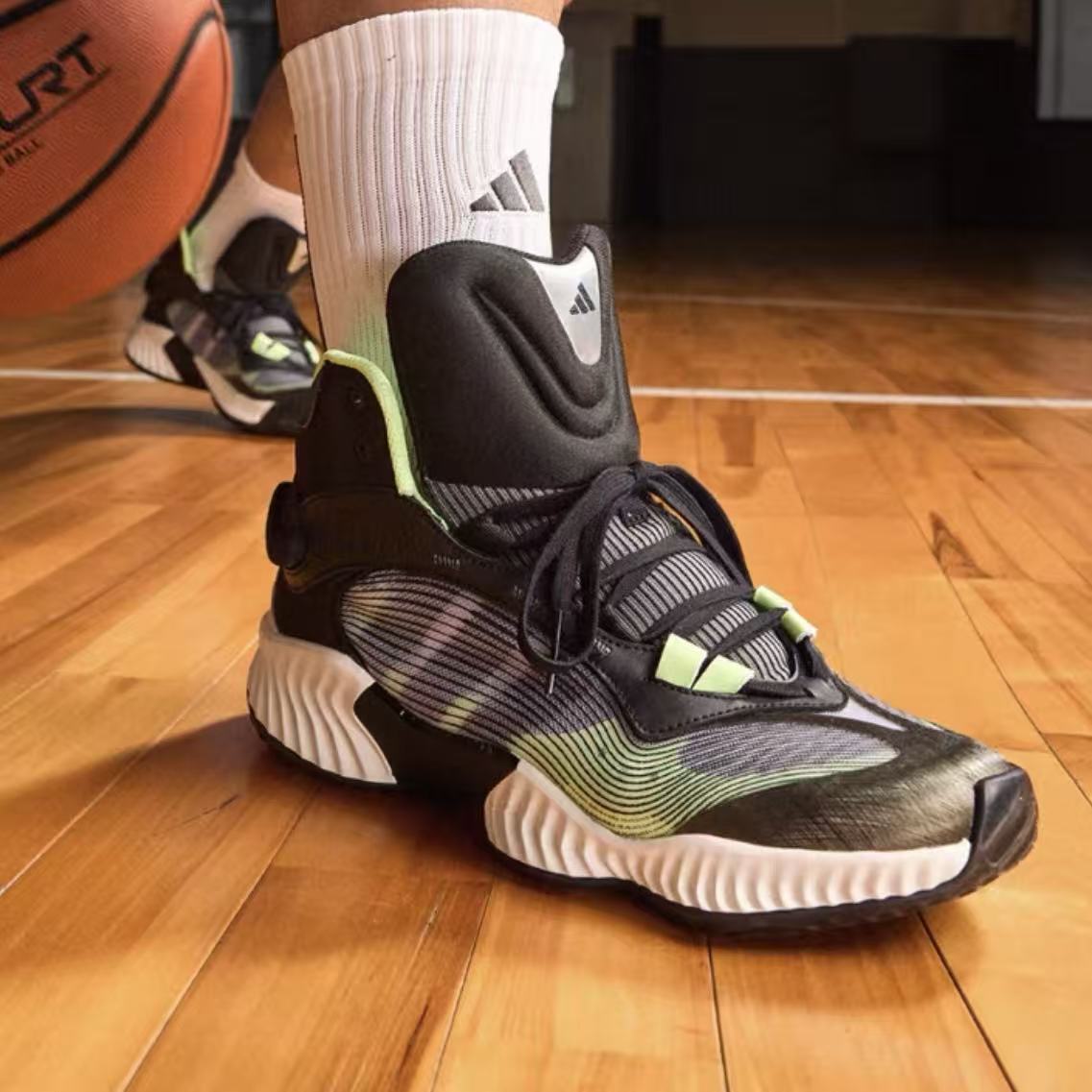 阿迪达斯男子实战篮球鞋