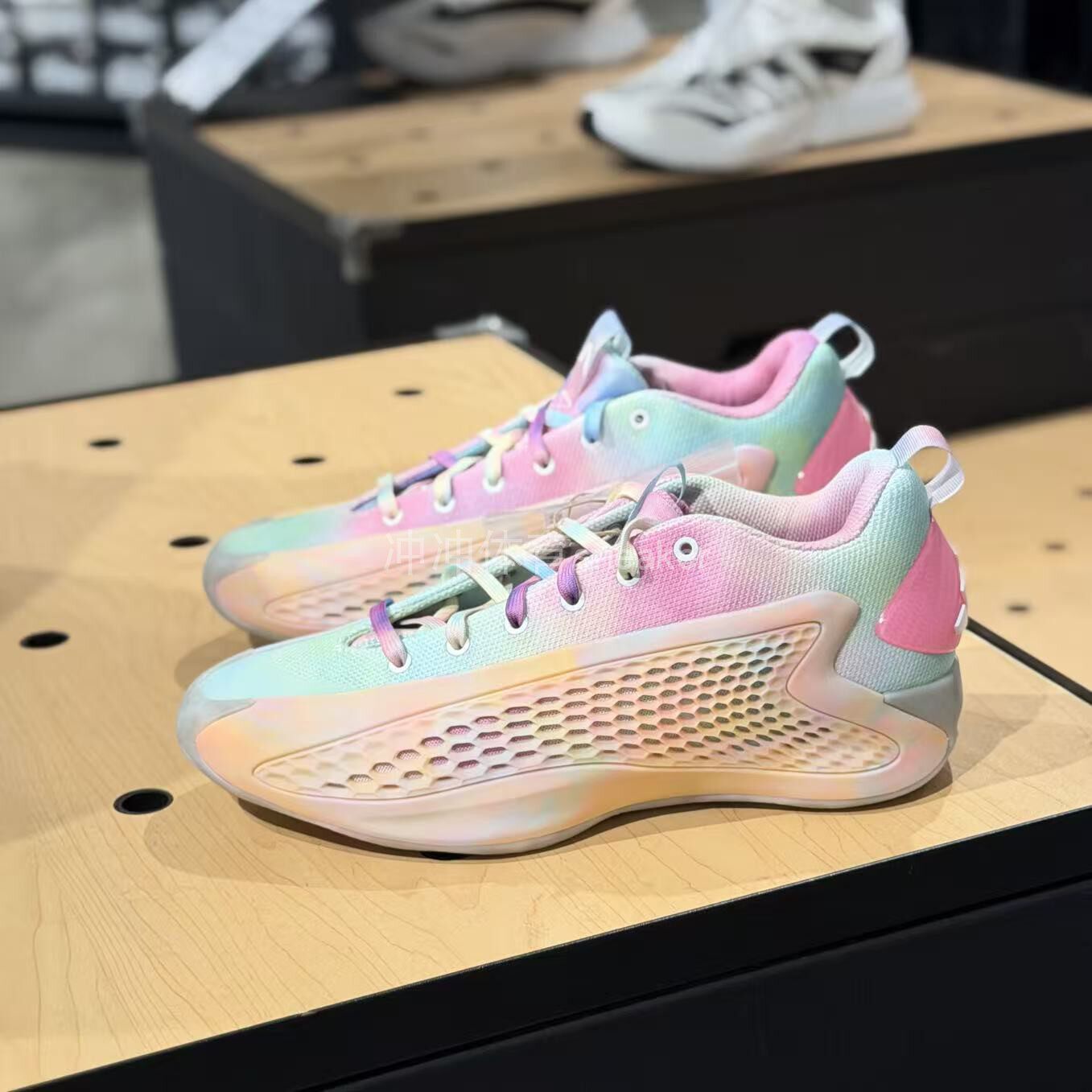 ADIDAS阿迪达斯正品 A.E. 1 LOW 运动休闲低帮实战篮球鞋 JR3915