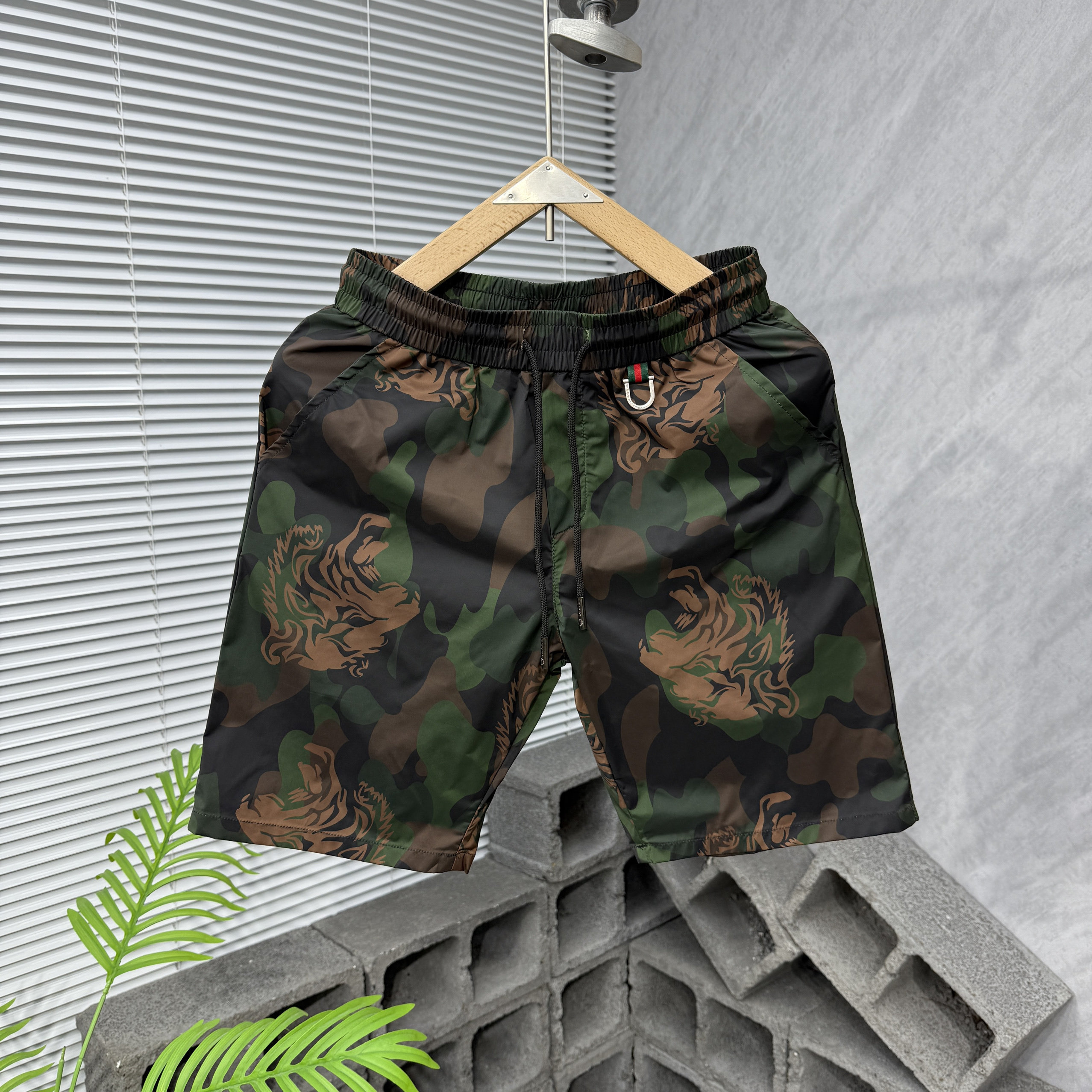迷彩印花短裤男夏季薄款速干沙滩裤宽松直筒运动五分裤潮流休闲裤