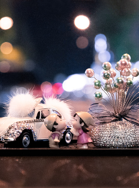 汽车内装饰摆件女神款高档车载香水香薰创意网红车上中控前台用品