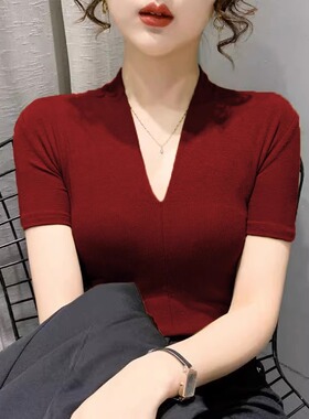 2026夏季新款v领针织短袖t恤女薄款打底衫设计感显瘦红色气质上衣