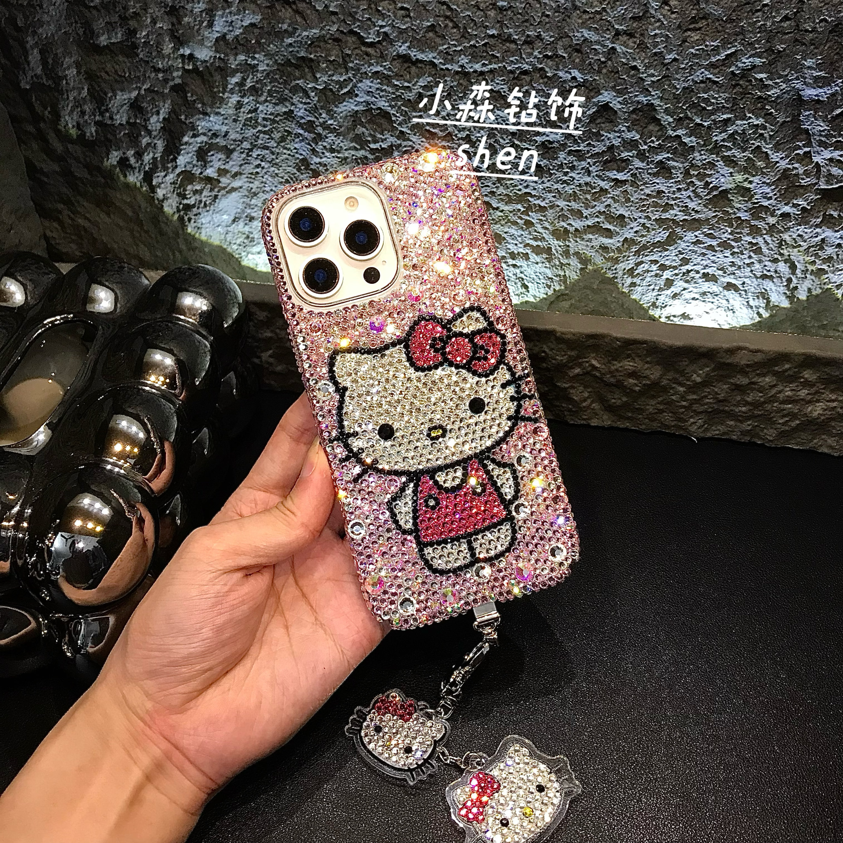 懒懒同款17Promax水钻kitty挂件镶钻手机壳14带钻13镶钻16pro全包
