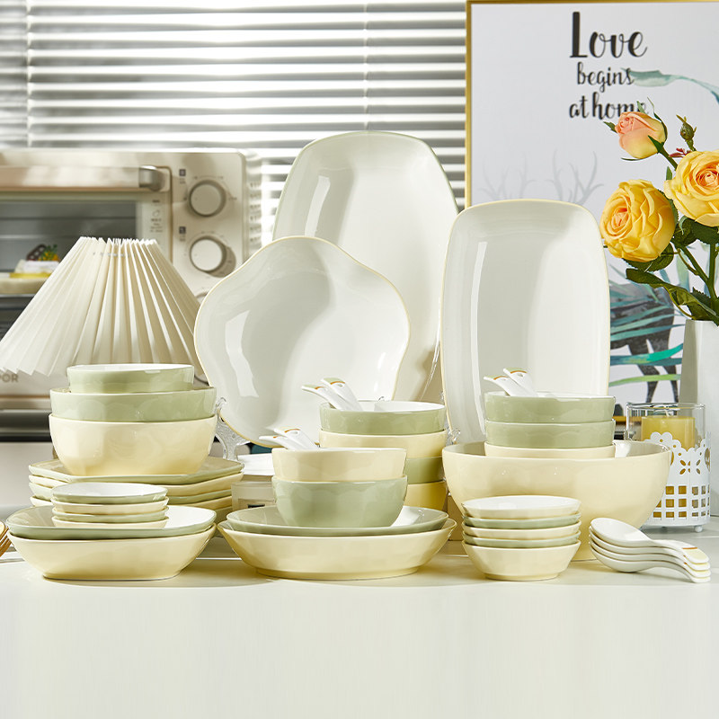 奶油风陶瓷餐具家用奶呼呼简约时尚好看加厚防烫结婚乔迁送礼套装
